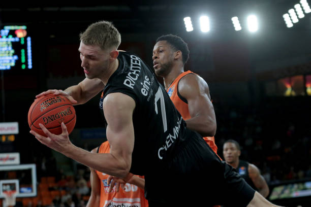 通过这些元 通过这些元